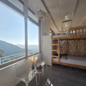 8-Bed Bohemian Dorm Bir